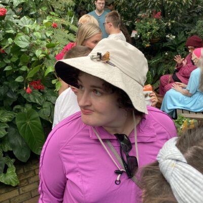 participant with butterfly on her hat